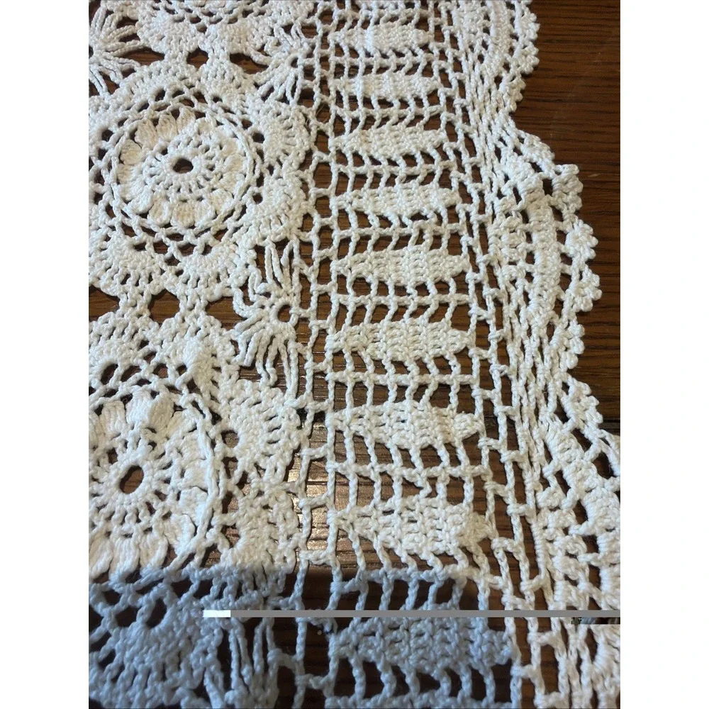Vtg Table Runner Doily Crochet 45